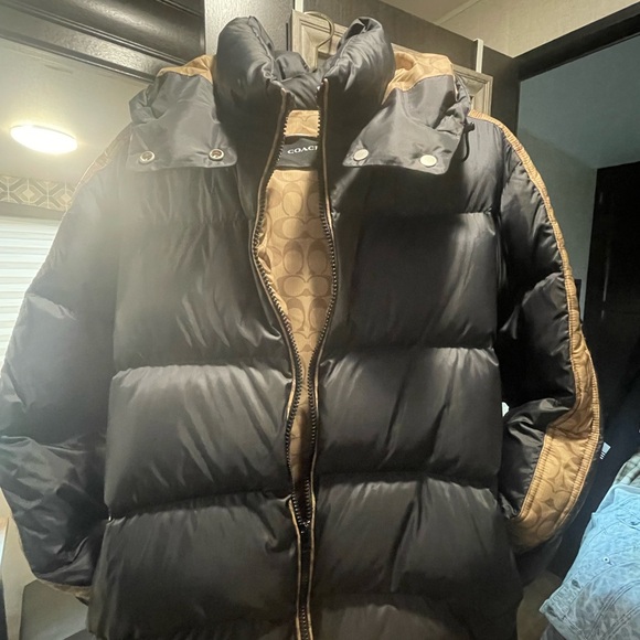 Coach Short Signature Puffer. - Picture 3 of 5